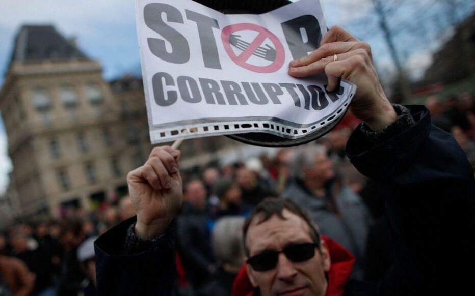 Iranpress: Près de 9 Français sur 10 jugent la classe politique globalement «corrompue»