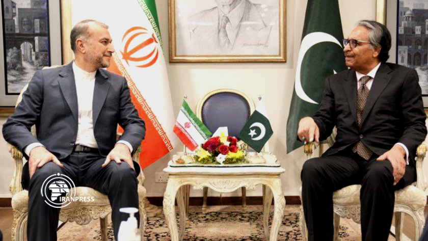 Iranpress: Le ministre pakistanais des affaires étrangères a reçu son homologue iranien