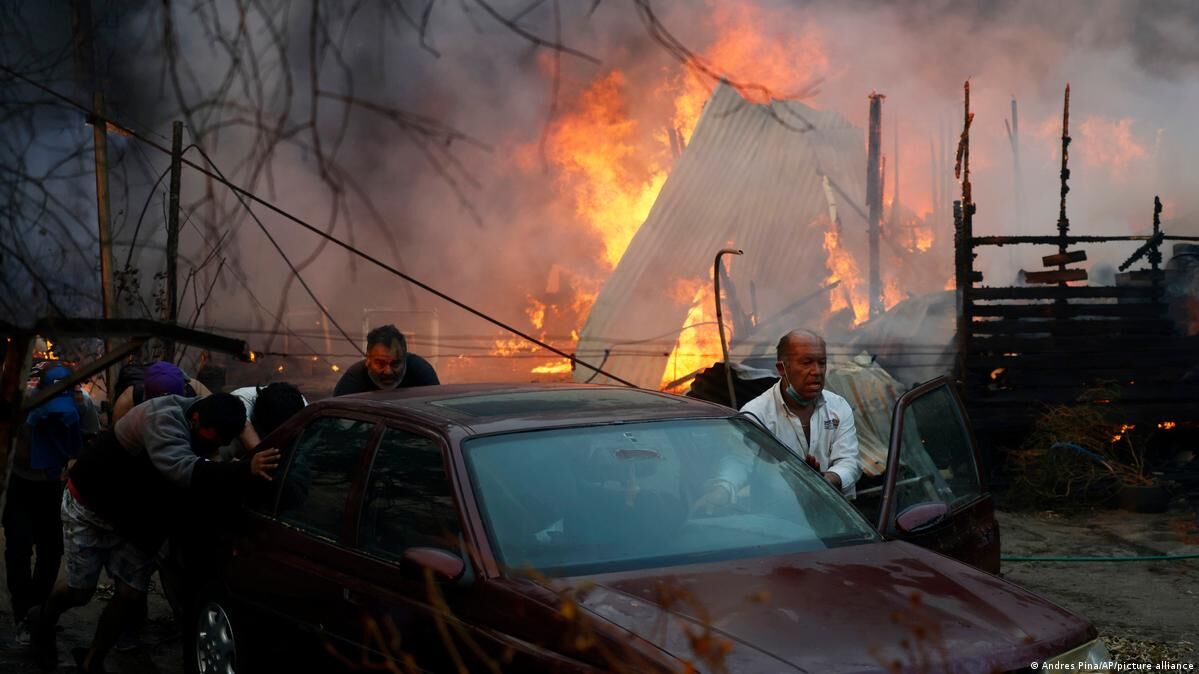 Iranpress: Le Chili ravagé par des incendies : au moins 112 morts