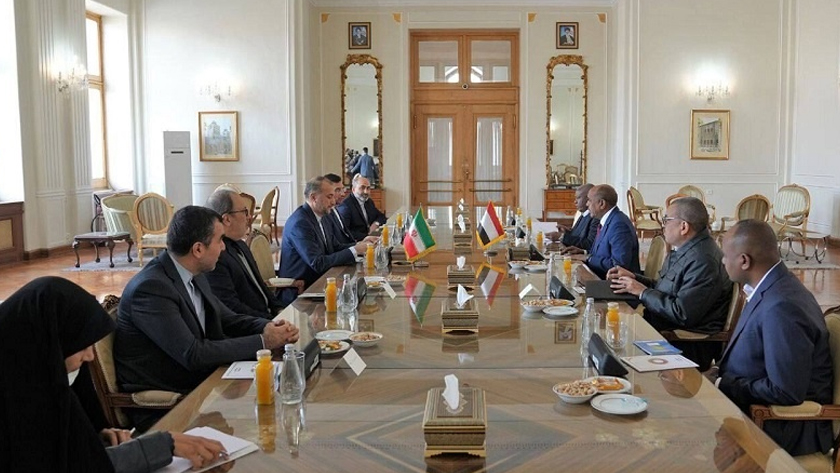 Iranpress: Iran et Soudan poursuivent le développement de relations en rouvrant leurs ambassades