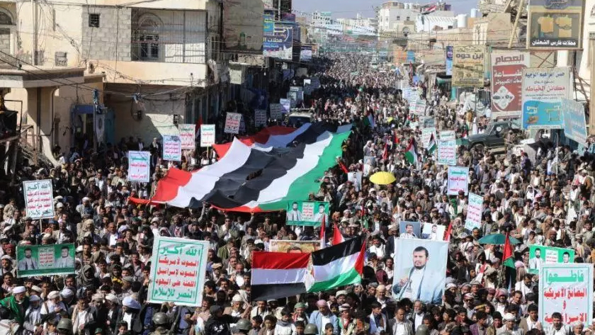 Iranpress: Les yéménites organisent une marche pro-palestinien à Sanaa