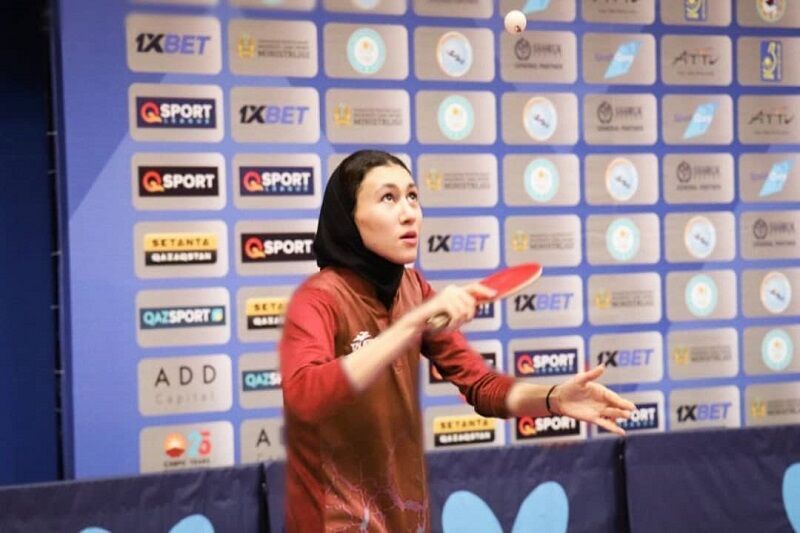 Iranpress: La jeune Iranienne a terminé deuxième au ping-pong libanais
