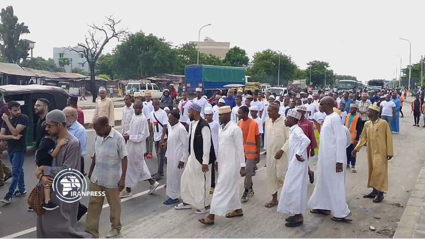 Iranpress: Marche de la Journée mondiale d’Al-Quds à Dar es Salam, en Tanzanie