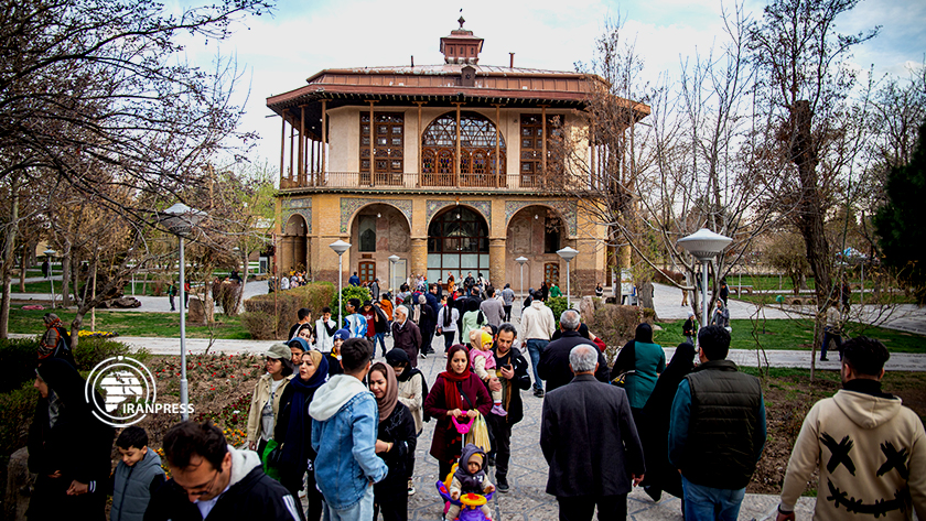 Iranpress: Beautés touristiques du maison de maître de Chehelston à Qazvin, en Iran