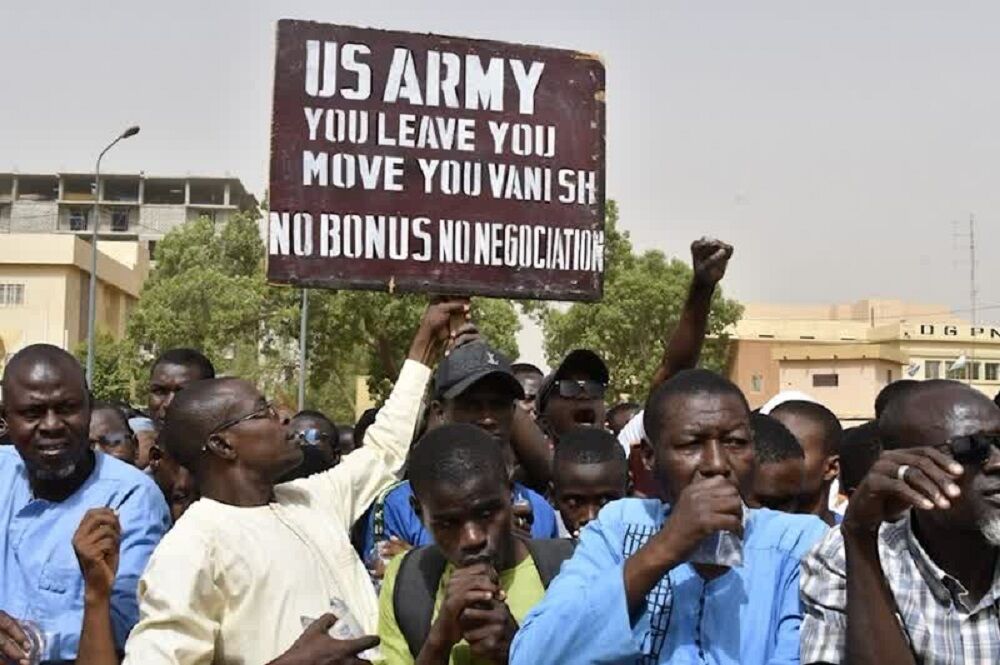Iranpress: Les manifestants nigériens réclament le retrait des troupes américaines de leur pays