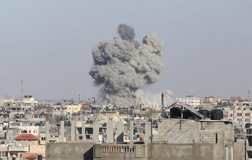 Iranpress: Poursuite des attaques sionistes contre Rafah
