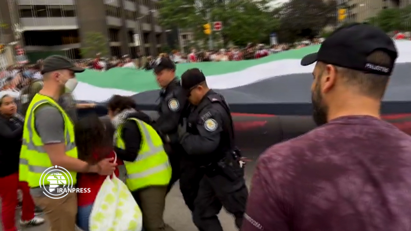 Iranpress: La police de Toronto attaque et bat des partisans de la Palestine