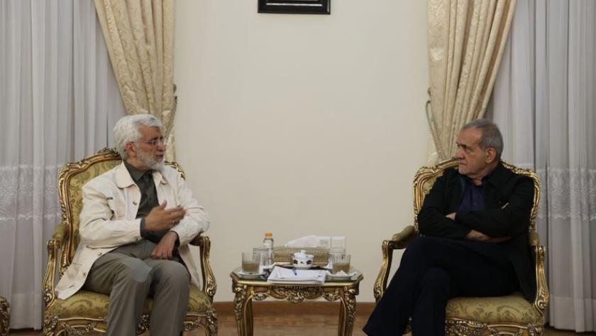 Iranpress: Rencontre de Saeed Jalili avec le président élu de l