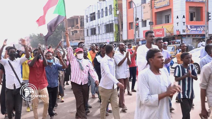 Iranpress: Des dizaines de manifestants soudanais blessés à Khartoum