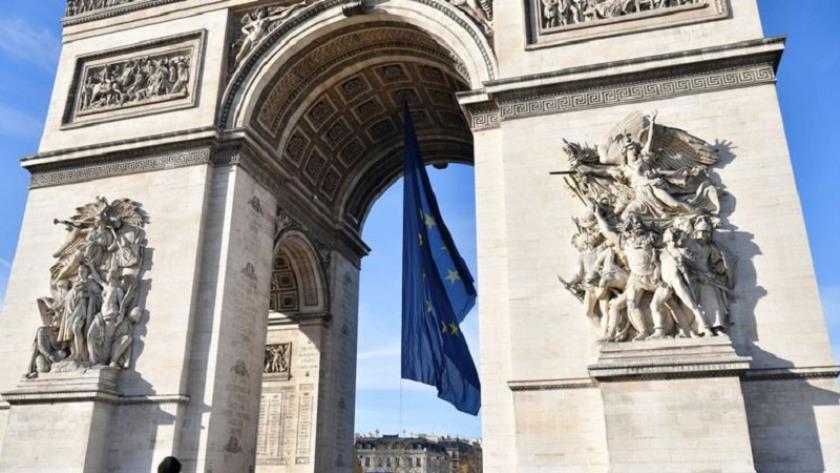 Iranpress: Le drapeau européen retiré sous l’Arc de Triomphe de Paris,  après une polémique