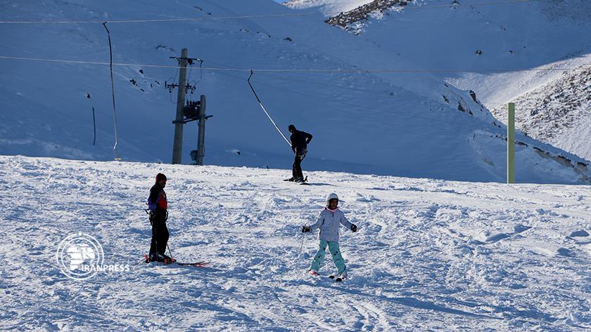 Iranpress: La station de ski de Khoshaku rouvre