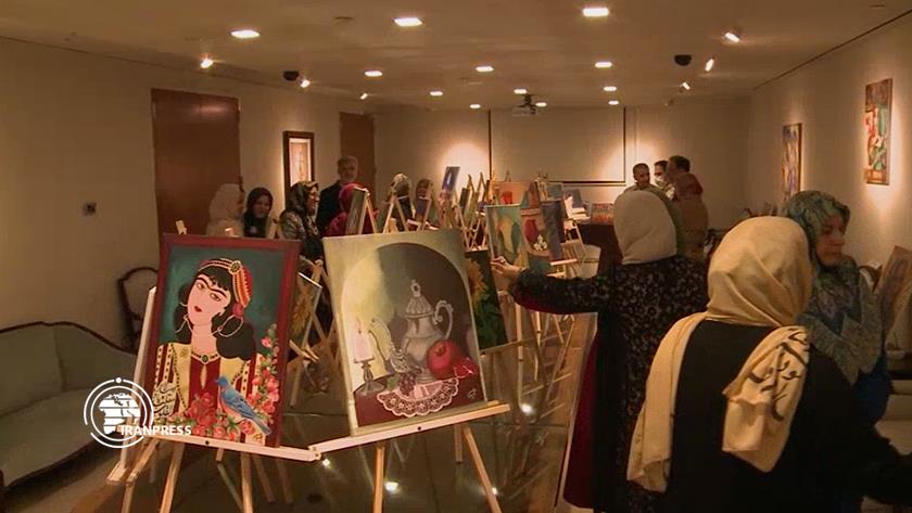 Iranpress: Exposition de peintures de femmes iraniennes à New York