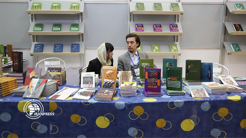 Iranpress: Reportage vidéo de l exposition internationale du livre de Téhéran 