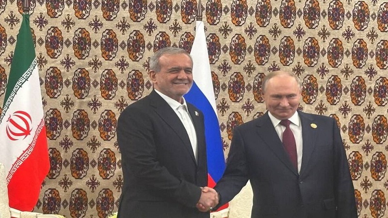 Pezeshkian, Putin Meet in Ashgabat